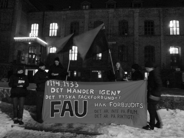 Göteborg, 30. Januar: Im Rahmen des Göteborger Filmfestivals protestierten Mitglieder der SAC mit einer Kundgebung und Flyeraktionen gegen das de facto-Gewerkschaftsverbot der FAU Berlin.