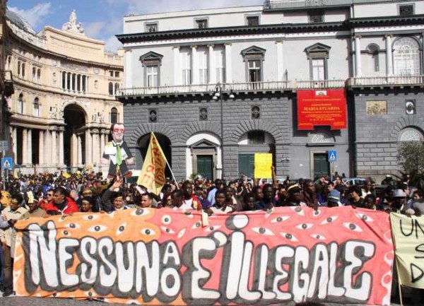 „Niemand ist illegal“. Demonstration am 1. März 2010 in Neapel (Bild: Indymedia Neapel)