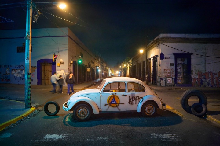 Viele von Hinrichs Fotos gingen um die Welt - wie etwa der "Anarcho-Käfer" aus Oaxaca