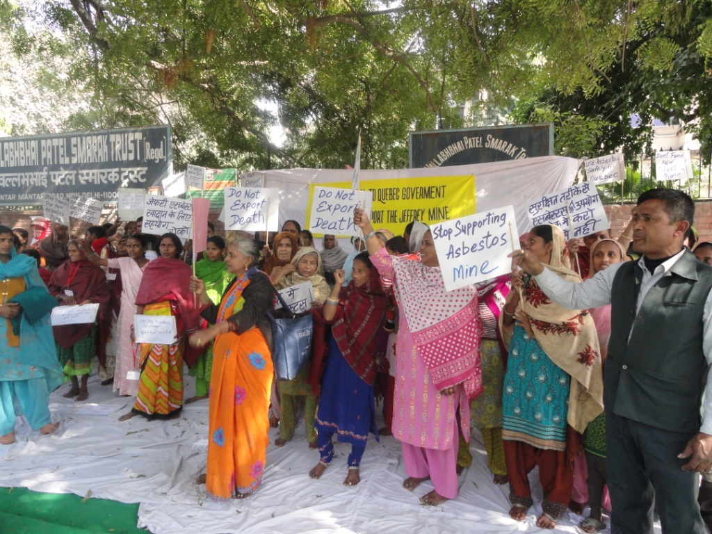 Proteste indischer ArbeiterInnen Anfang Februar in Delhi gegen die Asbestpolitik Kanadas