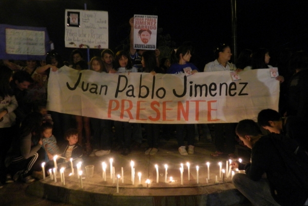Für die Menschen auf dieser Mahnwache ist der Fall des getöteten Gewerkschafters Jimenez ein Rückfall in die schlimmsten Zeiten der chilenischen Geschichte