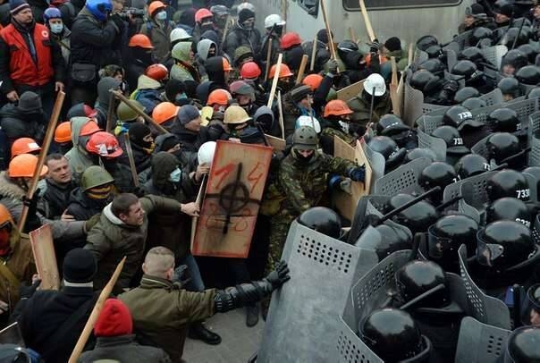 Einer der Kämpfe in der Grushevskogo Street, wahrscheinlich vom 19. Januar