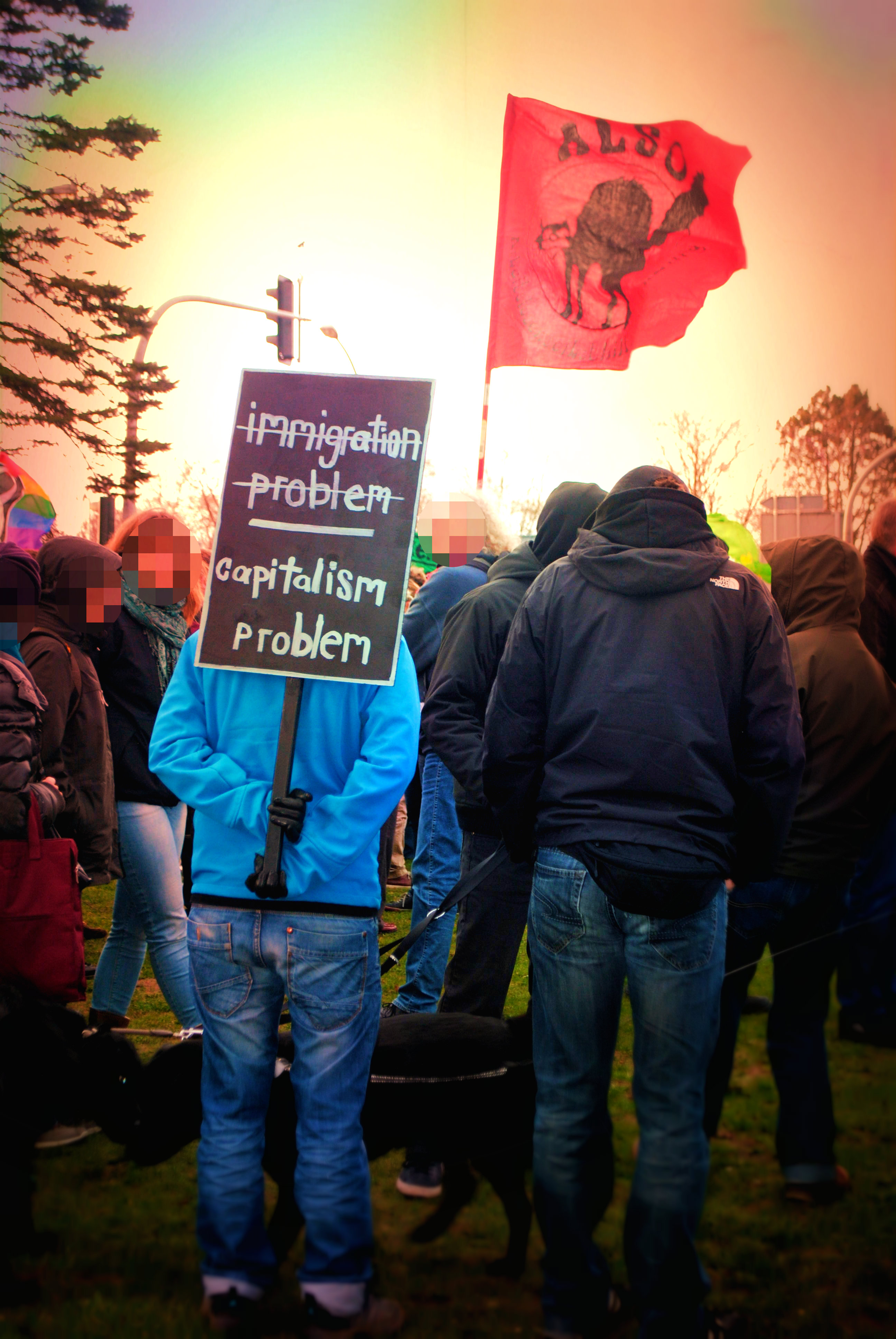 Bildunterschrift: Solidarität mit den betroffenen ArbeiterInnen: Am 15.3. demonstrierten etwa 200 Menschen in Emsdetten. (Quelle: Offenes Antirassistisches Treffen Emsdetten)