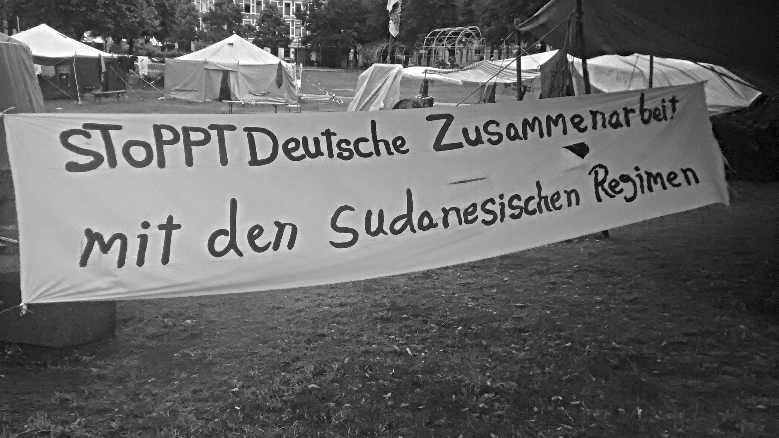 Sind durch die deutsche Diplomatie in ihrem Leben bedroht: Sudanesische Flüchtlinge auf dem Refugee Protest Camp Hannover. Weitere Informationen über das Camp auf ageeb1999.wordpress.com