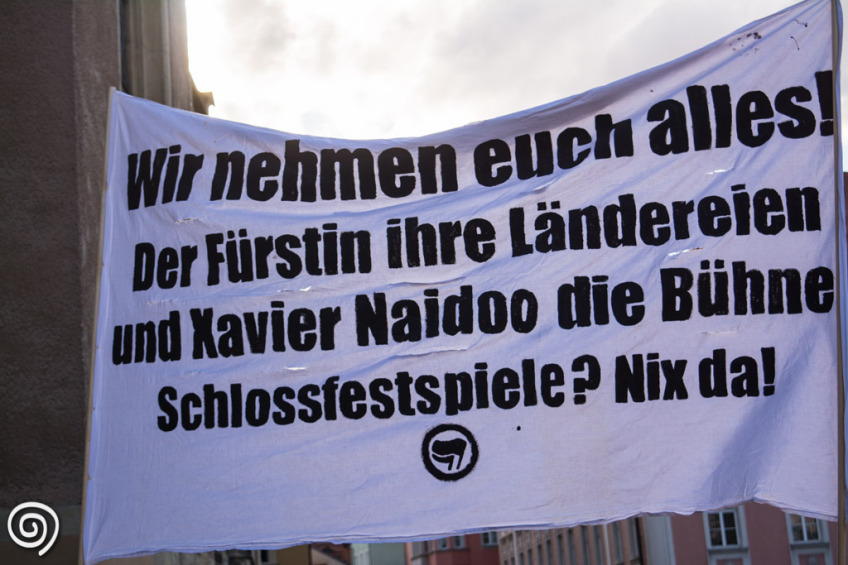Protest gegen Naidoo bei den fürstlichen Schlossfestspielen in Regensburg 2015