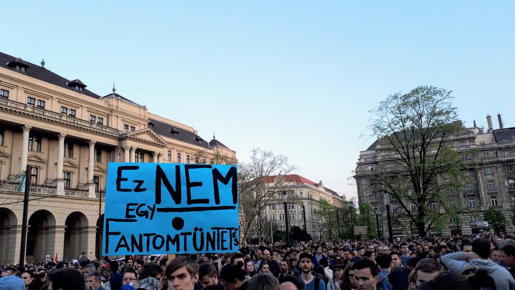 Demonstration gegen die Schließung der CEU in Budapest
